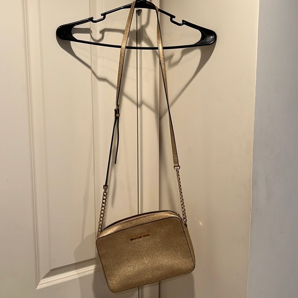 Michael Kors metallic gold purse. In great condition.